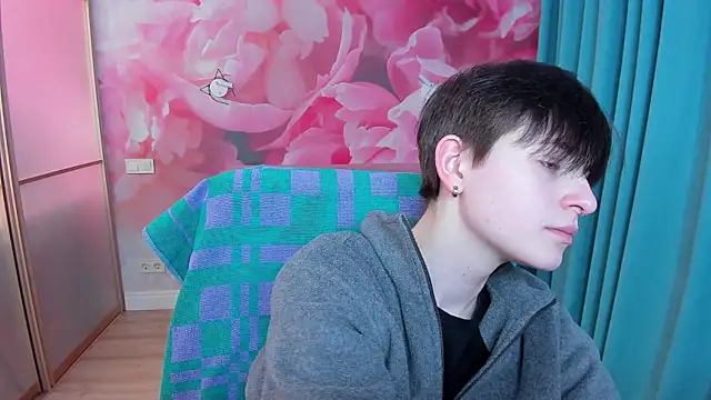 EmiliaYours online show from 7, 2, 2025