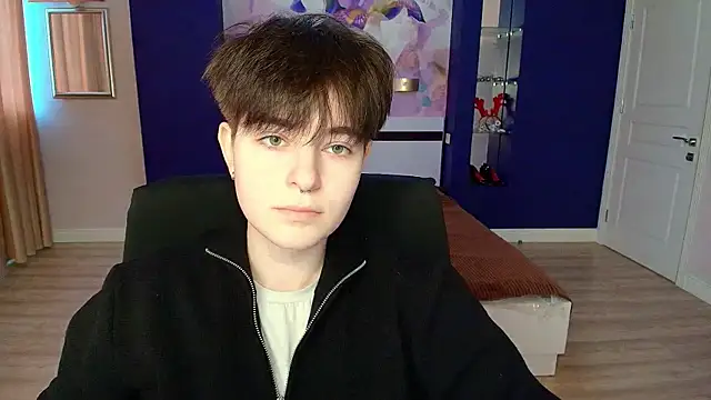 EmiliaYours online show from 1, 3, 2025