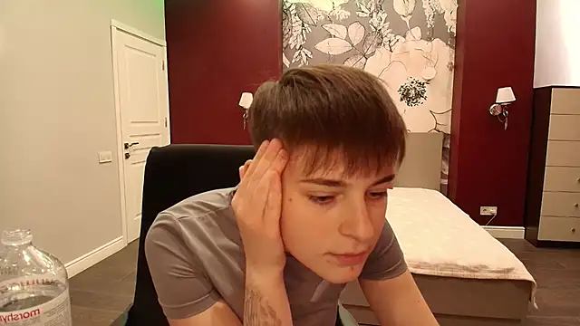 EmiliaYours online show from 23, 9, 2025