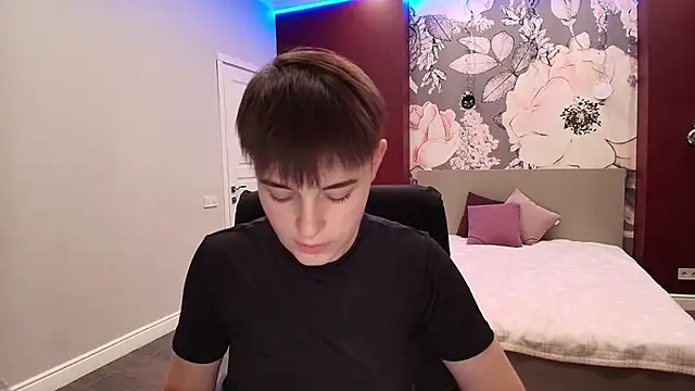 EmiliaYours online show from 26, 9, 2025