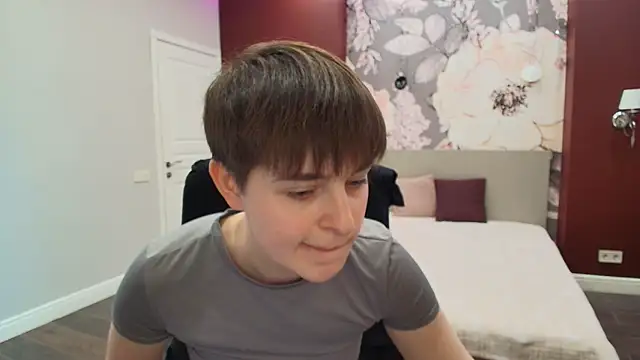 EmiliaYours online show from 4, 4, 2026