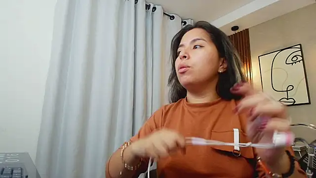 Sharlotte Milk online show from 15, 9, 2025