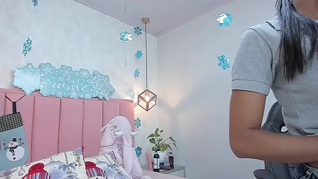 Snapshot of MAYROBERTSS chatting on 14, 12, 2024 MAYROBERTSS online show from 14, 12, 2024