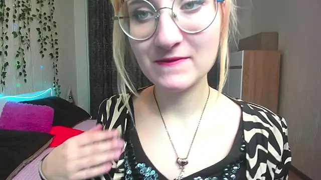 Miss Elsa  online show from 23, 12, 2024