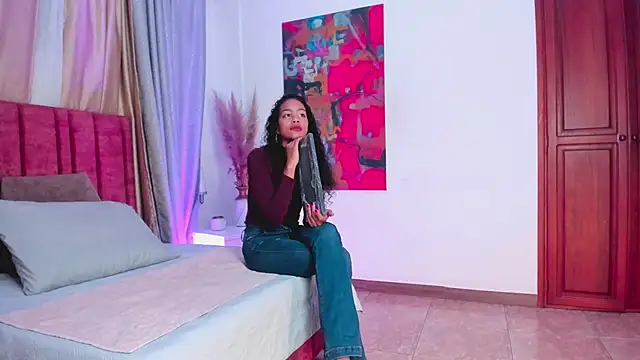 AntonellaHall  online show from 7, 12, 2024