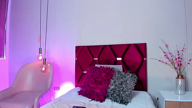 AntonellaHall  online show from 28, 12, 2024