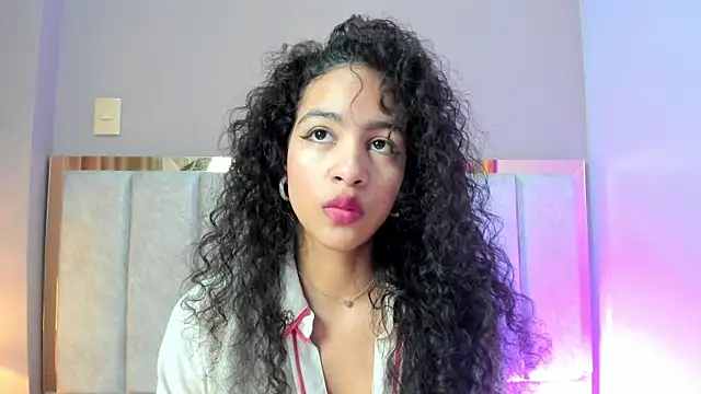 AntonellaHall  online show from 25, 11, 2025