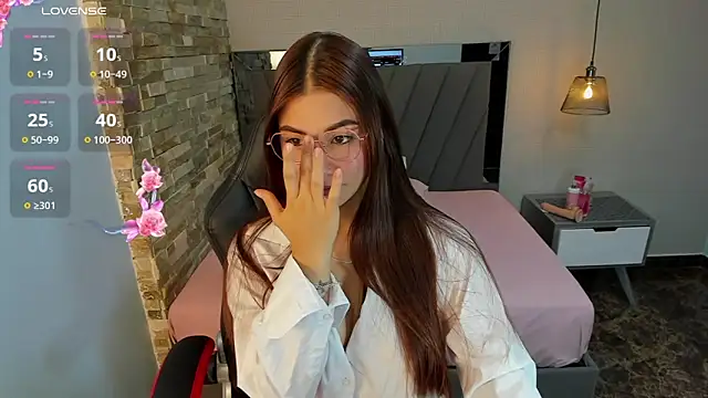 Snapshot of LIANEUMANN chatting on 7, 12, 2024 LIANEUMANN online show from 7, 12, 2024