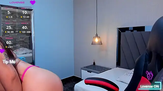 Snapshot of LIANEUMANN chatting on 1, 3, 2025 LIANEUMANN online show from 1, 3, 2025