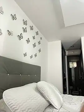 AntonellaAlondra4 online show from 18, 3, 2025