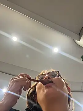 AntonellaAlondra4 online show from 5, 4, 2026