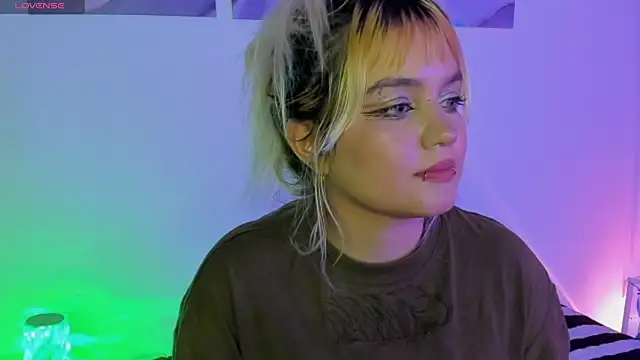 Snapshot of Pretty__zoe chatting on 18, 3, 2025 Pretty  zoe online show from 18, 3, 2025