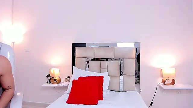 Snapshot of saraandstiven chatting on 11, 3, 2025 saraandstiven online show from 11, 3, 2025