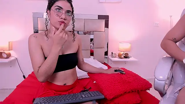 Snapshot of saraandstiven chatting on 14, 3, 2025 saraandstiven online show from 14, 3, 2025