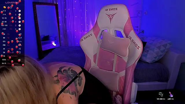 AdeleRoberts online show from 6, 10, 2025