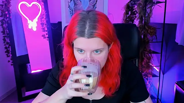 NielletaBlossom online show from 2, 2, 2025