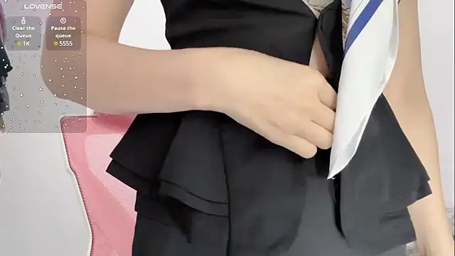 Snapshot of Qwi-V1 chatting on 5, 1, 2025 Qwi-V1 online show from 5, 1, 2025