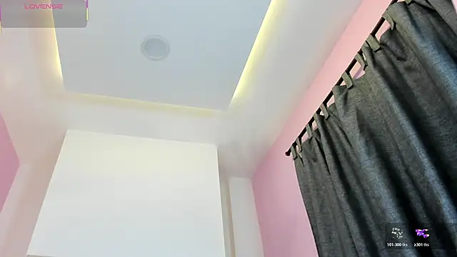 Snapshot of nicolle_pierce chatting on 4, 5, 2026 nicolle pierce online show from 4, 5, 2026