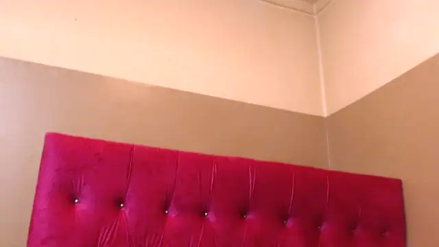 Snapshot of kittykhloe22 chatting on 15, 2, 2025 kittykhloe22 online show from 15, 2, 2025