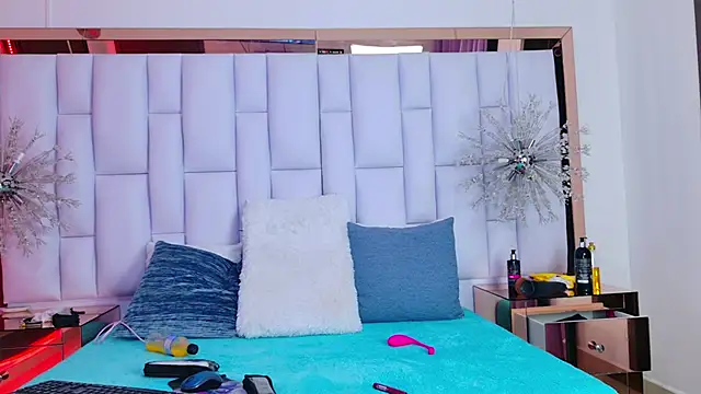 LiliFox18 online show from 19, 12, 2024