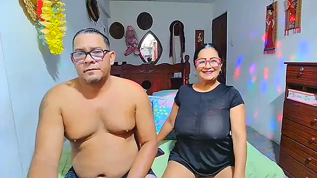 Snapshot of rosi_pamela chatting on 9, 6, 2026 rosi pamela online show from 9, 6, 2026