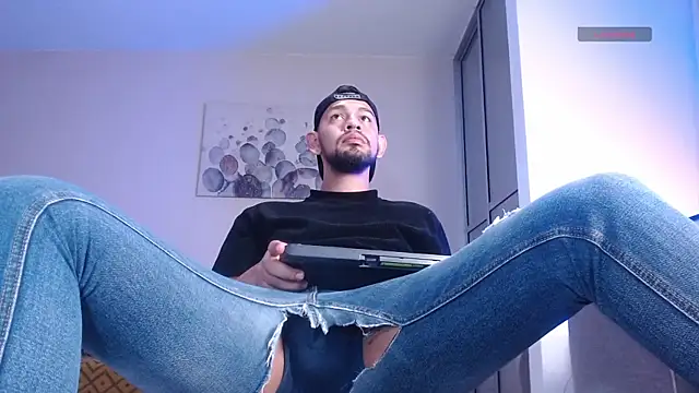 Snapshot of Bedobigcock chatting on 4, 11, 2025 Bedobigcock online show from 4, 11, 2025