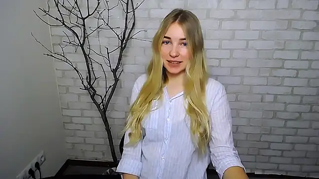 Snapshot of Queen_ofLove chatting on 4, 1, 2025 Queen ofLove online show from 4, 1, 2025