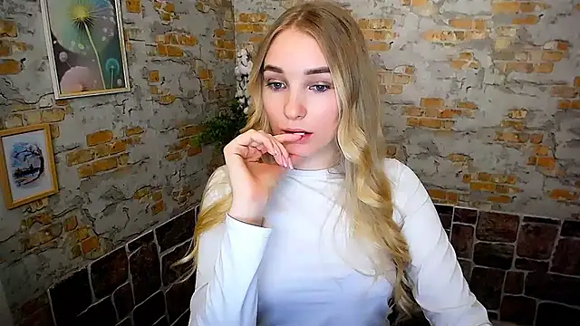 Snapshot of Queen_ofLove chatting on 18, 2, 2025 Queen ofLove online show from 18, 2, 2025