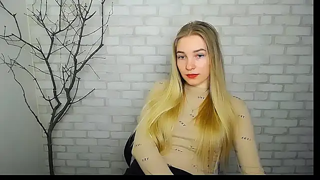 Snapshot of Queen_ofLove chatting on 3, 3, 2025 Queen ofLove online show from 3, 3, 2025