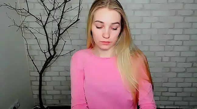 Snapshot of Queen_ofLove chatting on 18, 3, 2025 Queen ofLove online show from 18, 3, 2025