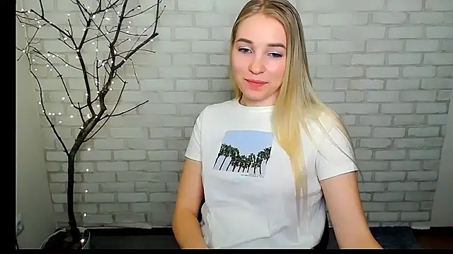 Snapshot of Queen_ofLove chatting on 21, 3, 2025 Queen ofLove online show from 21, 3, 2025