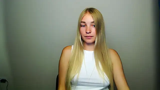 Snapshot of Queen_ofLove chatting on 20, 9, 2025 Queen ofLove online show from 20, 9, 2025