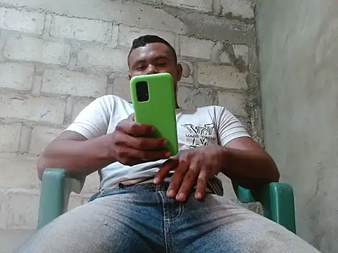 Snapshot of fernandez_latinblackk chatting on 20, 10, 2025 fernandez latinblackk online show from 20, 10, 2025