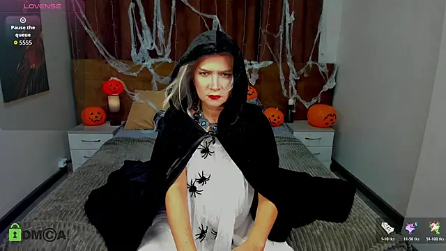 Luna  Lewis online show from 31, 10, 2025