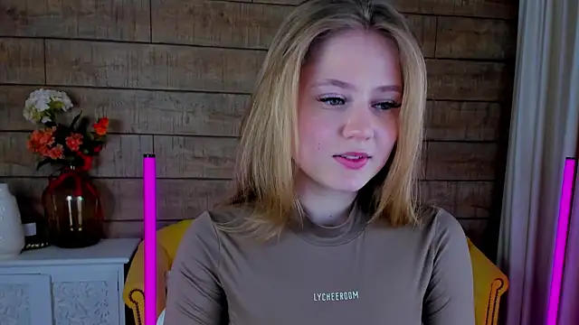 Snapshot of SelinSwarovski chatting on 22, 2, 2025 SelinSwarovski online show from 22, 2, 2025