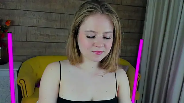 Snapshot of SelinSwarovski chatting on 24, 2, 2025 SelinSwarovski online show from 24, 2, 2025