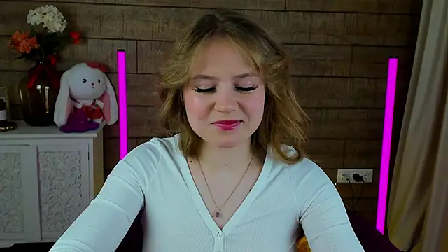 Snapshot of SelinSwarovski chatting on 8, 3, 2025 SelinSwarovski online show from 8, 3, 2025
