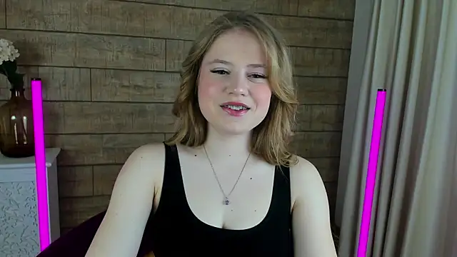 Snapshot of SelinSwarovski chatting on 14, 3, 2025 SelinSwarovski online show from 14, 3, 2025