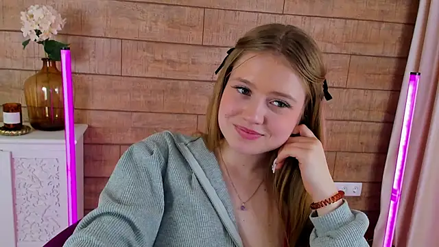 Snapshot of SelinSwarovski chatting on 18, 3, 2025 SelinSwarovski online show from 18, 3, 2025