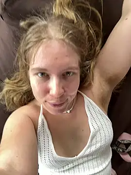 Snapshot of fluffy_bunnyxxx chatting on 22, 12, 2024 fluffy bunnyxxx online show from 22, 12, 2024