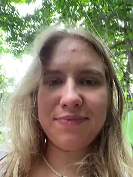 Snapshot of fluffy_bunnyxxx chatting on 27, 12, 2024 fluffy bunnyxxx online show from 27, 12, 2024