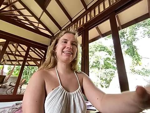 Snapshot of fluffy_bunnyxxx chatting on 10, 2, 2025 fluffy bunnyxxx online show from 10, 2, 2025