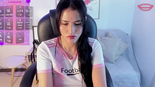 Snapshot of RuthEvans_ chatting on 5, 12, 2024 RuthEvans online show from 5, 12, 2024