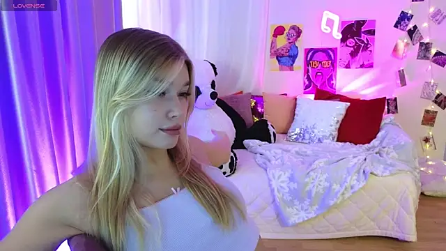 Snapshot of BattyMelody chatting on 19, 10, 2025 BattyMelody online show from 19, 10, 2025