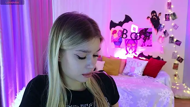 Snapshot of BattyMelody chatting on 6, 11, 2025 BattyMelody online show from 6, 11, 2025