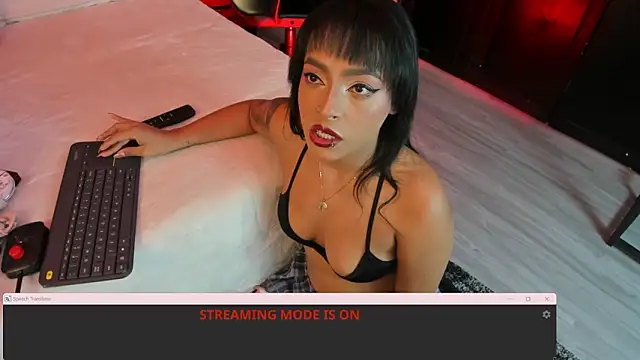 MiiaaMoonroee online show from 15, 4, 2026