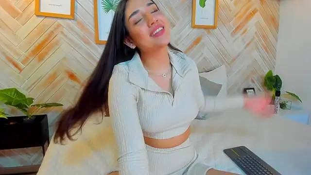 Snapshot of AniiRose chatting on 18, 2, 2025 AniiRose online show from 18, 2, 2025