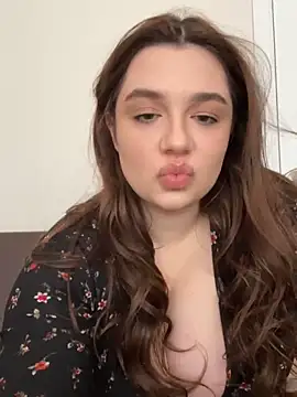 Dreamy Kitty online show from 2, 2, 2025