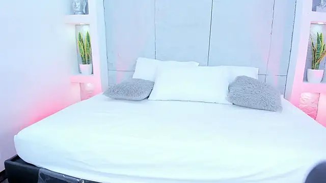 MelodyRey  online show from 3, 12, 2025