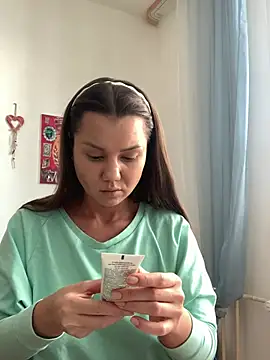 Snapshot of MiraMiss chatting on 4, 3, 2026 MiraMiss online show from 4, 3, 2026